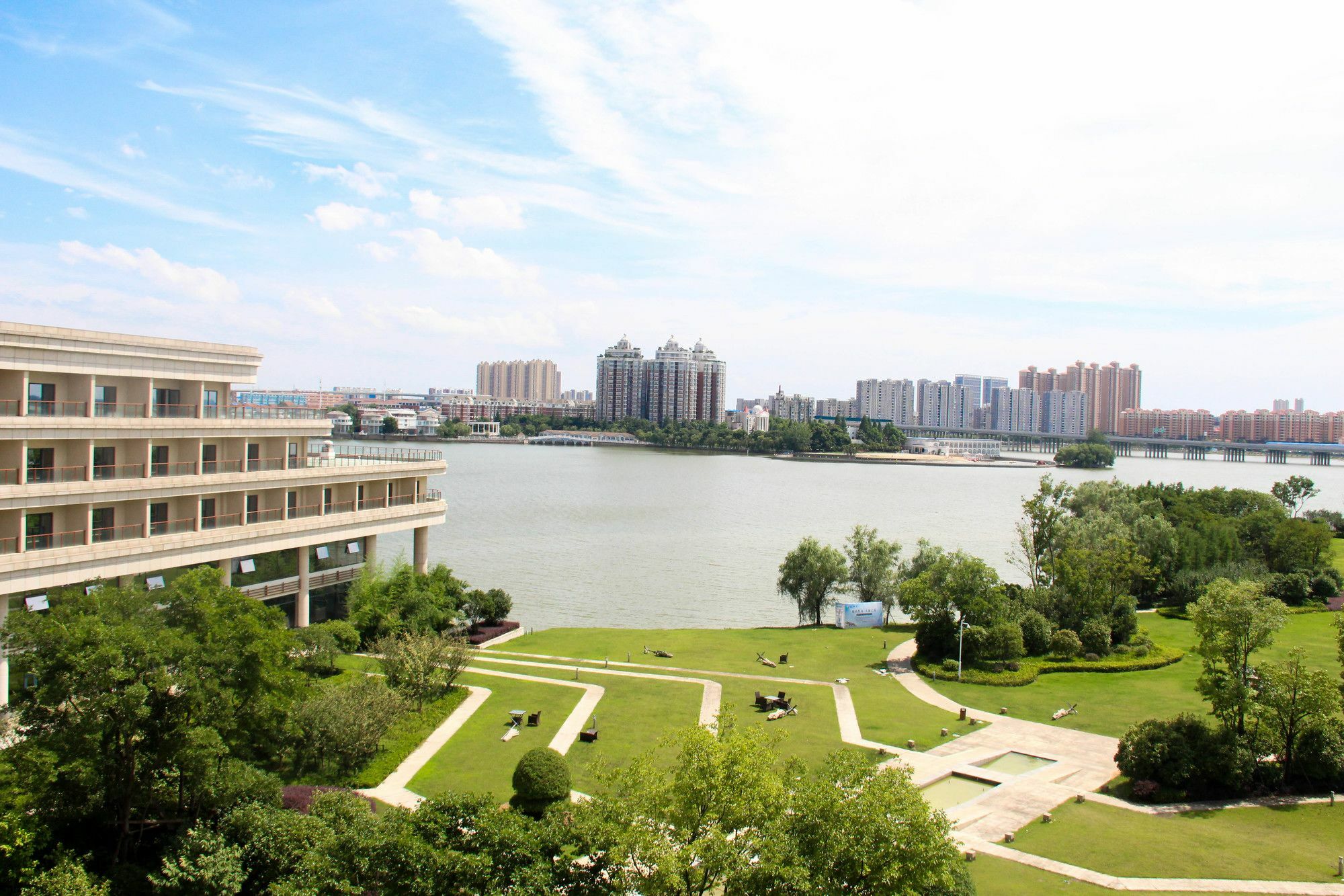 Radisson Blu Hotel Wuhan Etd Zone Eksteriør bilde