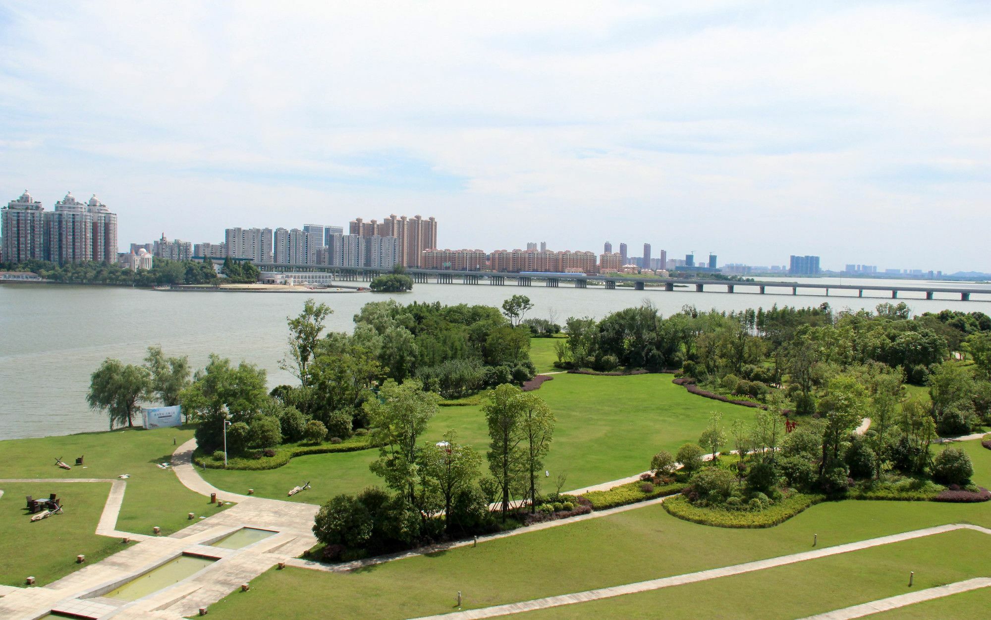 Radisson Blu Hotel Wuhan Etd Zone Eksteriør bilde